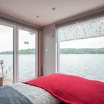 Hausboot Deluxe 보트호텔 *