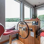Hausboot Deluxe 보트호텔