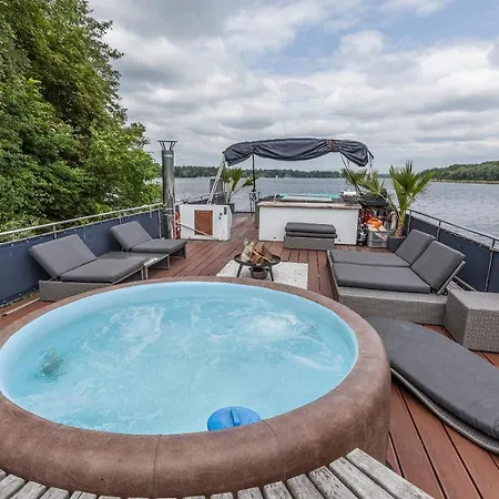 Hausboot Deluxe Botel Berlin