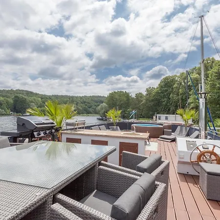 Hausboot Deluxe Botel Berlín