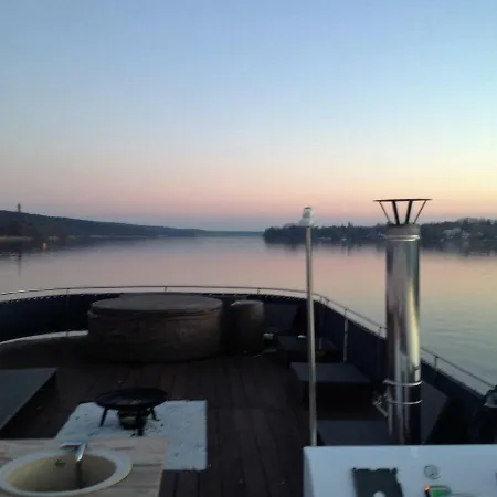 Hausboot Deluxe 보트호텔 베를린