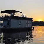 Úszó hotel Hausboot Deluxe