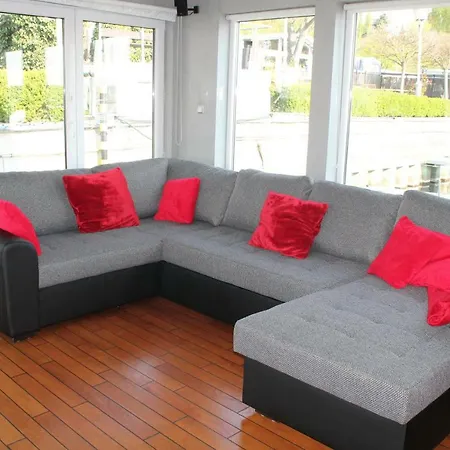 Úszó hotel Hausboot Deluxe